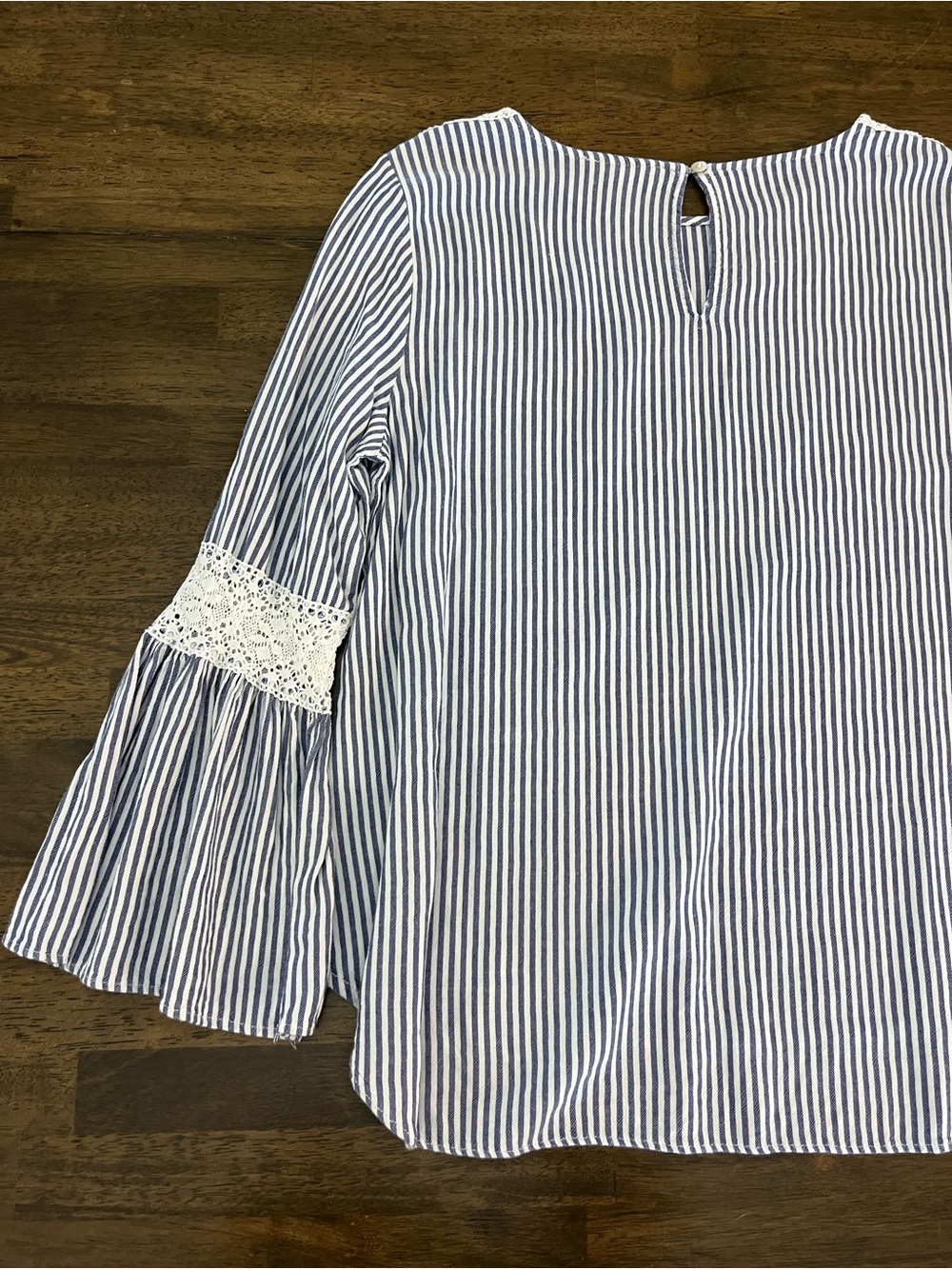 Jane & Delancey Striped Blue and White Lace-Trim Womens Flare Sleeves Top Medium - Picture 4 of 7